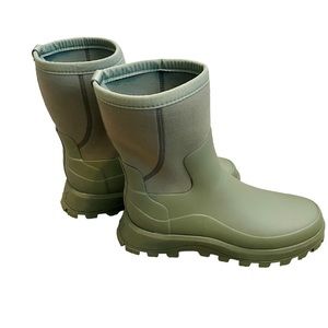 Brand new hunter boots no box.